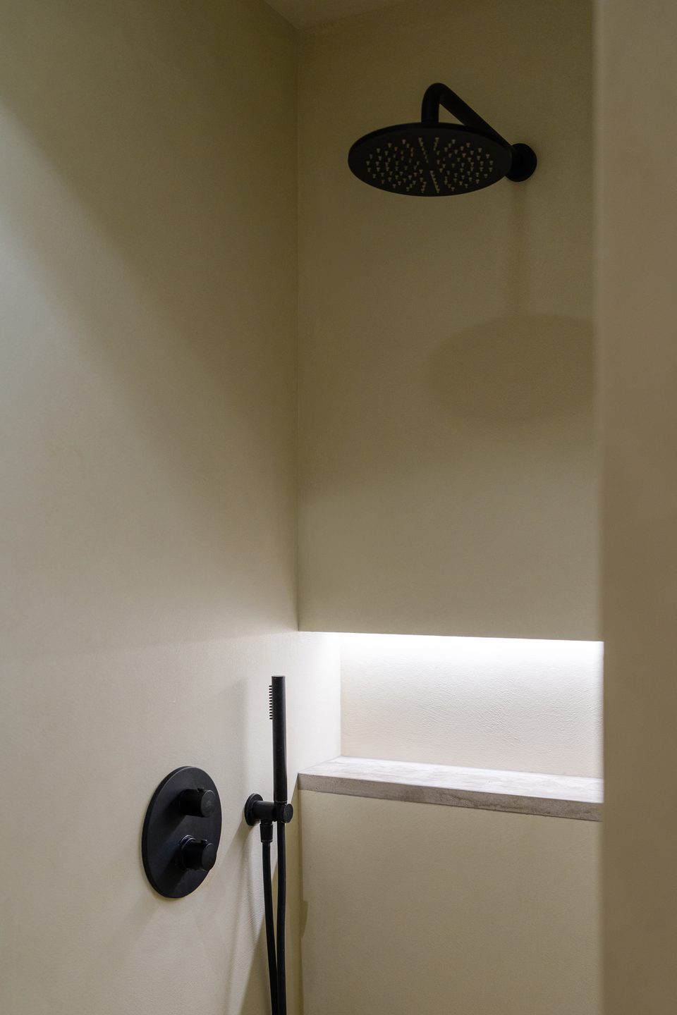Matte black shower set
